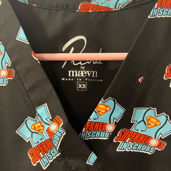 XS Maeven Scrub top - Picture 2 of 3